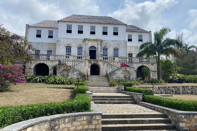 Sightseen tour and Souvenir shopping with private transportation in Montego Bay - The Hip Strip: Montego Bay’s practical souvenir stop