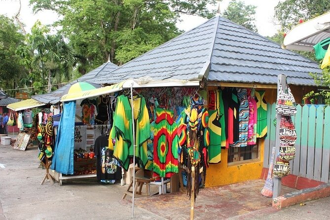 Sightseen tour and Souvenir shopping with private transportation in Montego Bay - How to use two and a half hours wisely