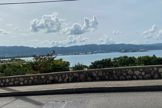 Street Executive Tours And Chauffeur Service Jamaica - The ride itself: more than a silent transfer