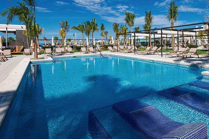 Transfer from/to Airport, Riu Reggae, Riu Montego Bay, Riu Palace - A short ride from Sangster Airport to the Riu resorts