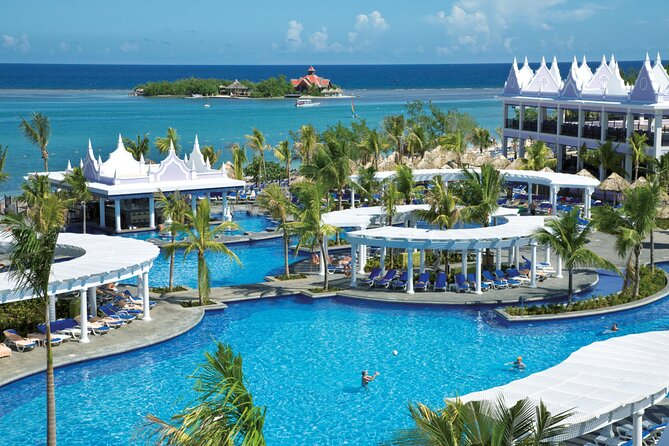 Transfer from/to Airport, Riu Reggae, Riu Montego Bay, Riu Palace - Finding your driver inside arrivals
