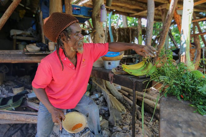 Zimbali's Rasta Tour Lunch - Eating an Ital lunch over an open fire